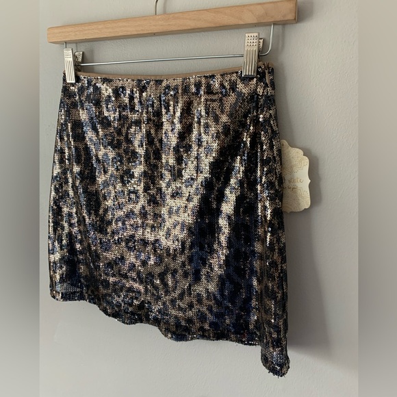 NWT Altar’d State Sequin Leopard Gold Black Mini Skirt Animal Print XS - Picture 2 of 10